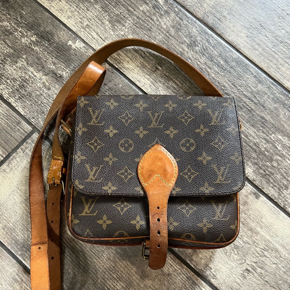 Authentic! Louis Vuitton crossbody